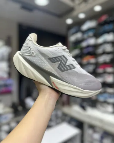 Tênis New Balance Fuelcell Rebel V5 cinza