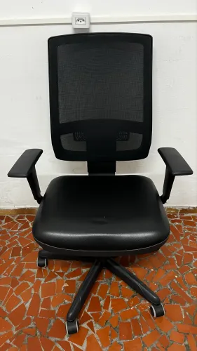 Cadeira de Escritório Ergonômica Plaxmetal Brizza Nr17 - Regulável e Confortável