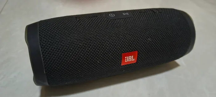 JBL Charge 3 com Defeito