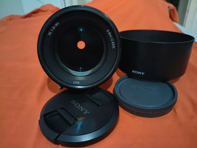 Lente Sony FE 85mm 1.8 *Na GARANTIA* (caixa e NF) (04 meses de USO)