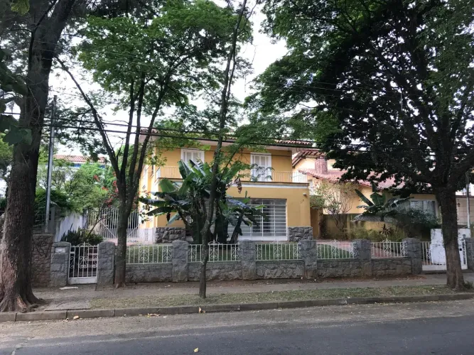 Casa para venda tem 350 metros quadrados com 6 quartos em Vila Madalena - São Paulo - São