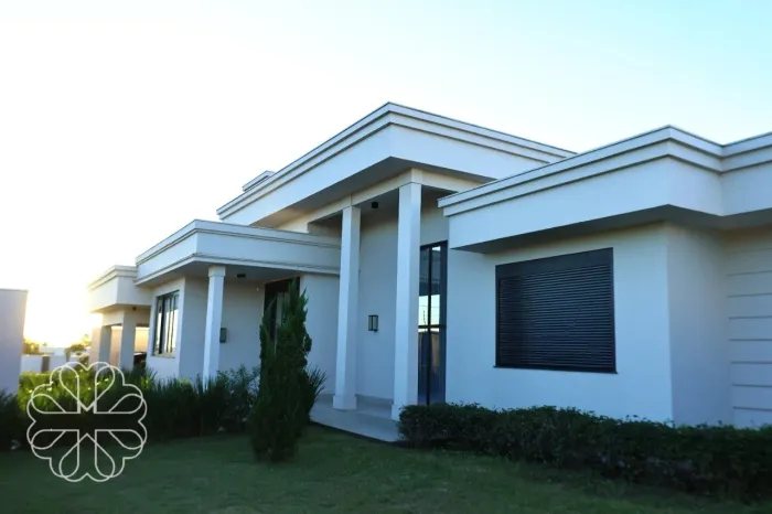 CASA DE ALTO PADRÃO À VENDA