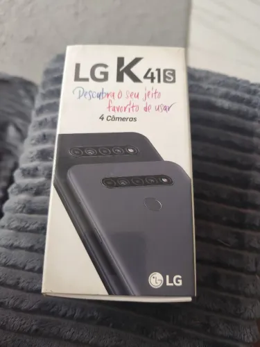 Celular novo na caixa da LG com 32 G valor 400,00