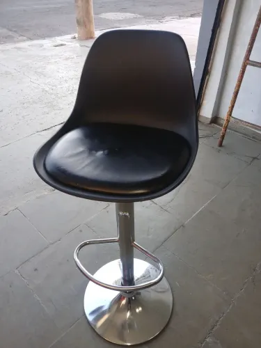 Banquete com base cromada (HORTOLÂNDIA-SP)