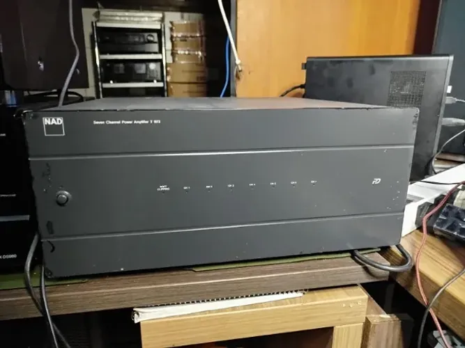 Amplificador de potência NAD T 973
