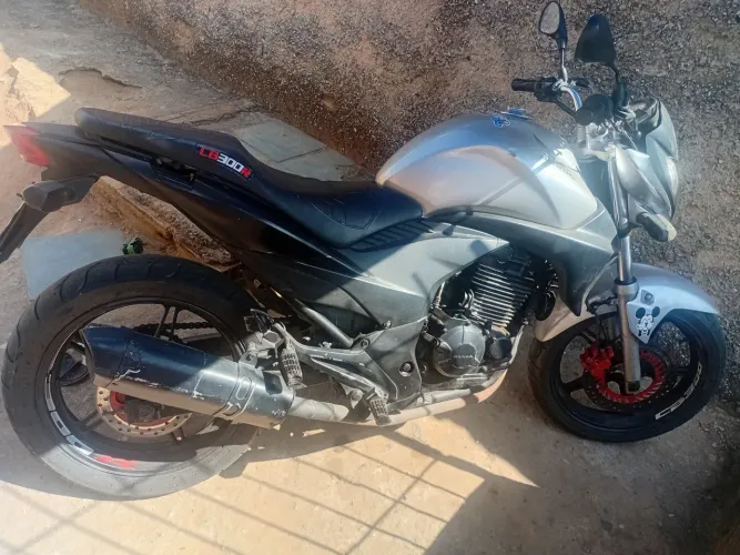 Vendo cb300r ou troco por carro Em SETE LAGOAS 