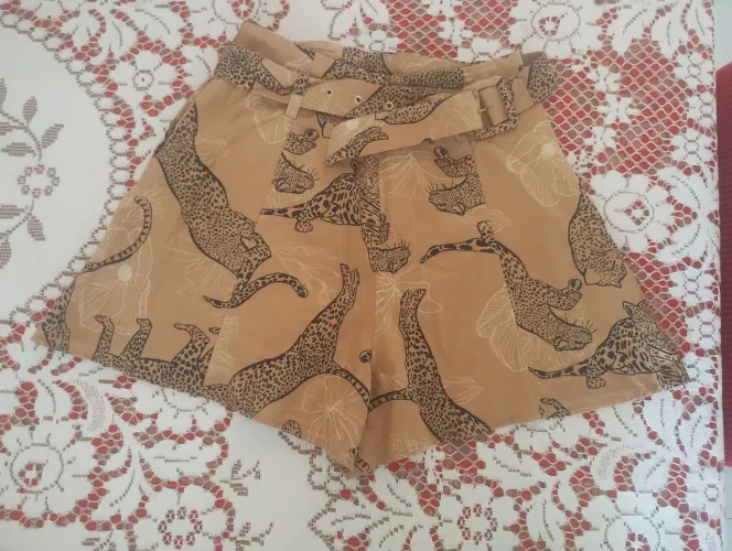 Bermuda caramelo estampada