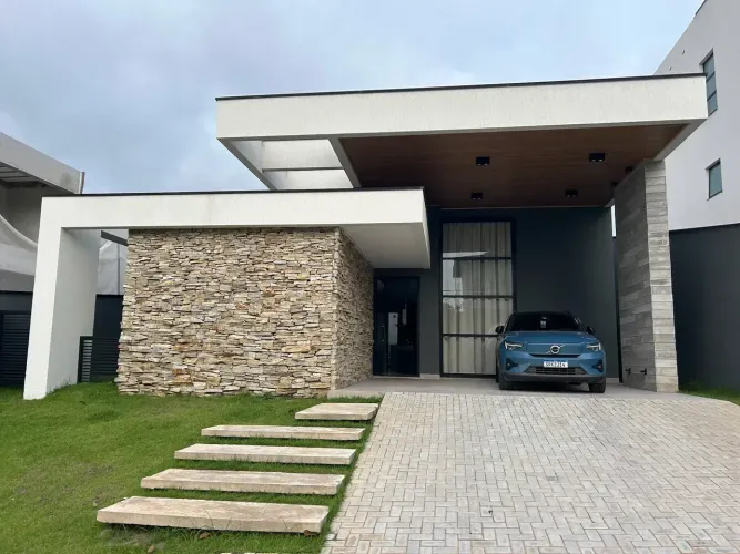 Casa de condomínio para venda tem 213 metros quadrados com 3 quartos