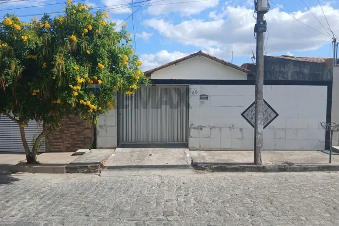 Casa 2 quartos com garagem para 2 carros em Três Irmãs - Campina Grande