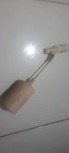 Boia se caixa de descarga