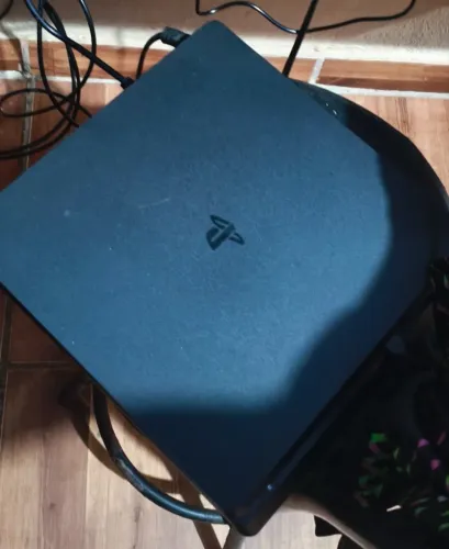 PS4 slim 1 TB