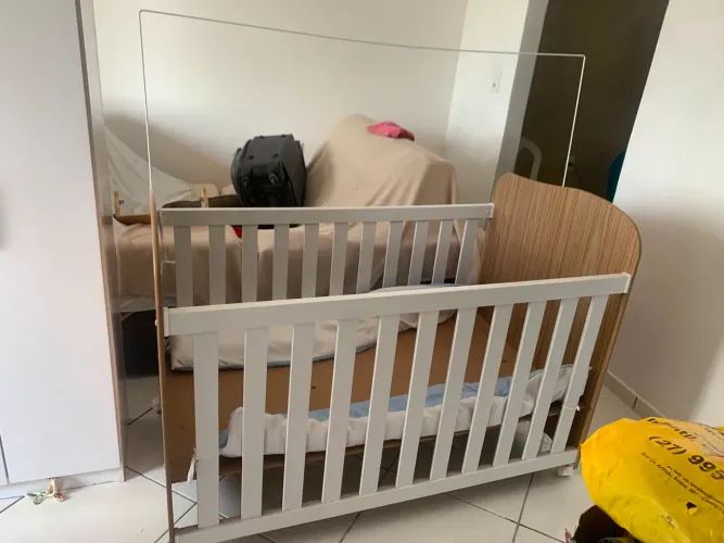 Vendo berço semi-novo, utilizado apenas em 1 ano e dois meses. Berço em perfeito estado.