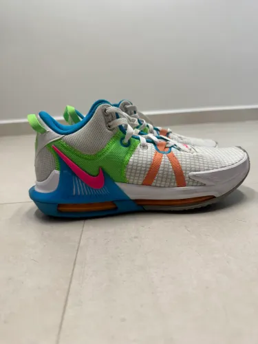 Tênis nike LeBron Witness 7 cinza masculino número 42
