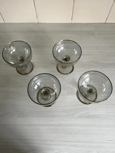 Conjunto antigo 4 taças de cristal com detalhes dourados