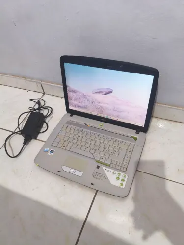 Notebook Acer original 250 gigas 4 ram responde muito rápido tá bem conservado