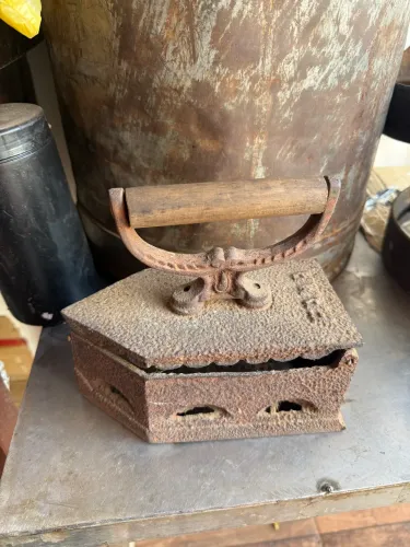 Ferro a brasa antigo