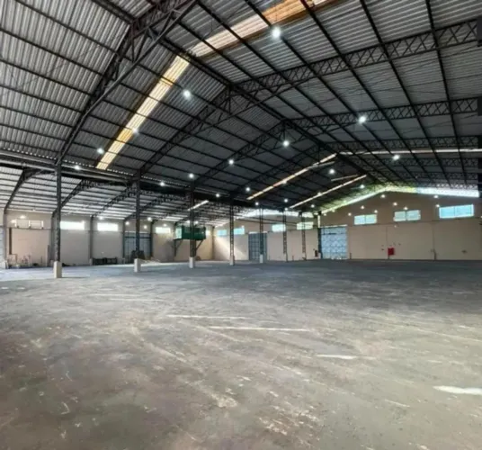 ALUGO GALPÃO MED. 2500 m² ENTRADA E PÁTIO P, CARRETAS!