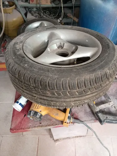 Rodas antiga 3 pontas 700 reais