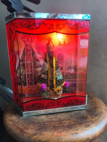 ?Oratório Luminária Nossa Senhora Aparecida (24x23cm) - Impecável