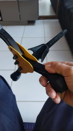 SUPORTE PARA CLARINETA HÉRCULES 