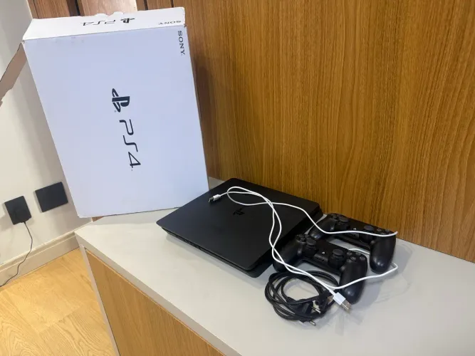 Play Station 4 Slim 1TB 2 controles dualshock