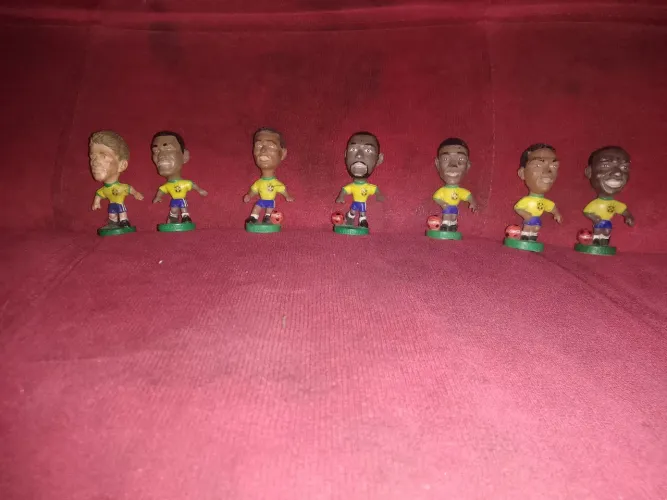 Bonequinhos da copa de 92 da coca