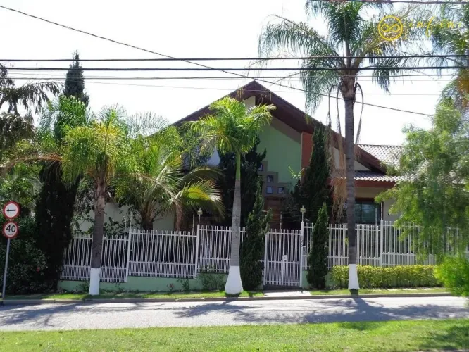 Casa Térrea com 4 Quartos, 400 m² - aluguel por R$ 13.000/mês ou venda por R$ 2.400.000 -