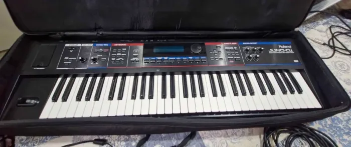 Teclado sintetizador Juno di IMPECÁVEL