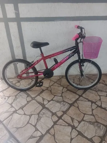 Bicicleta juvenil aro 20 em ótimas condições de uso