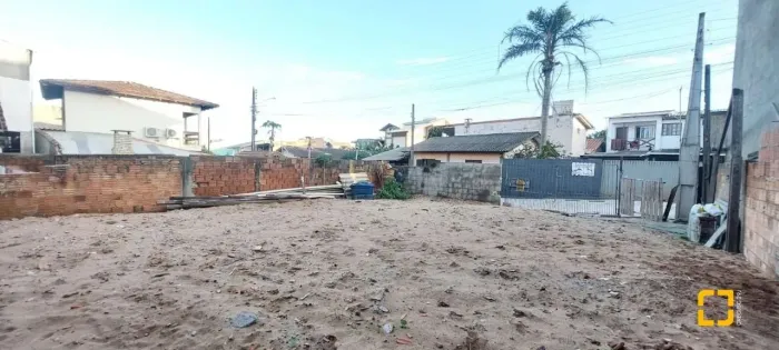 Terreno ESCRITURA PÚBLICA à 200 metros do mar no Morro das Pedras em Florianópolis SC