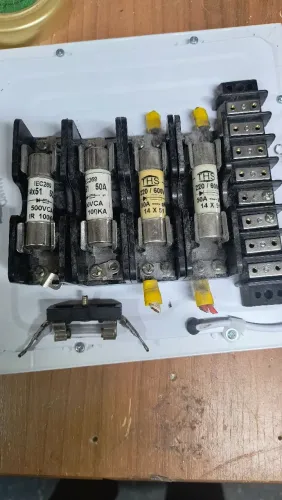 Suporte com fusíveis