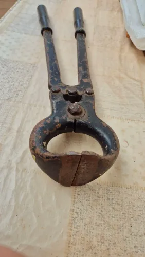 Alicate Castrador tipo Burdizzo Profissional - Para Gado e Animais Grandes