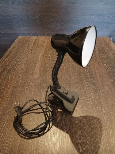 Luminária Startec Viking P original, modelo 110250000, na cor preta.