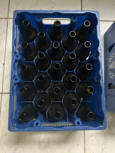 Grade de cerveja vazia