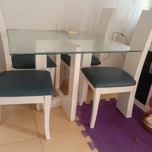 Jogo de mesa de vidro com 4 cadeiras