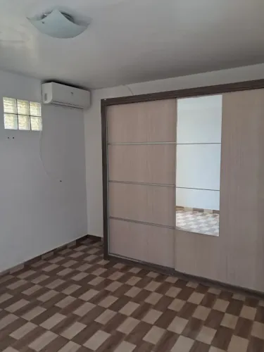 CASA na Av. Constantino Nery, frente ao terminal 1