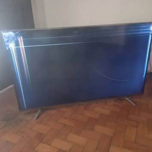 Tv hisense 50 polegadas Modelo: LTDN50K381UWAM. Tela quebrada