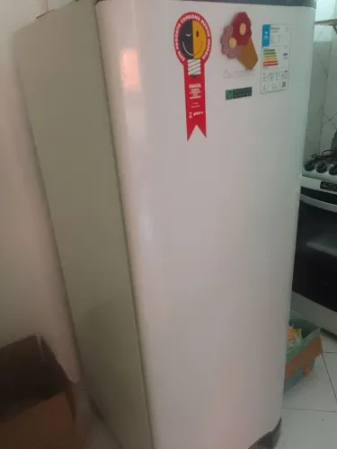 Geladeira ESMALTEC semi nova - vendo