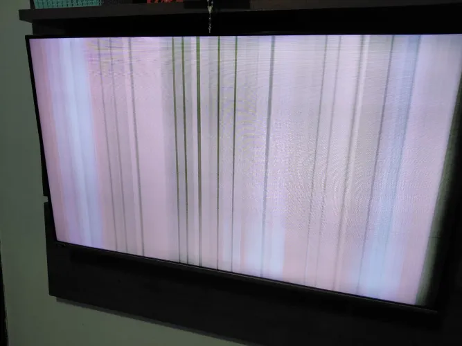 VENDO TV SMART 50PL COM DEFEITO PARA RETIRADA DE PEÇA  SO ENTRE EM CONTATO SE TIVE INTERE