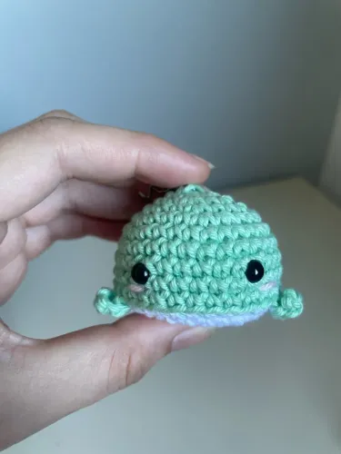 Chaveiro amigurumi baleia