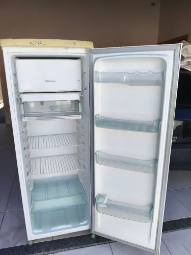 Geladeira Electrolux degelo automático 127w impecável 