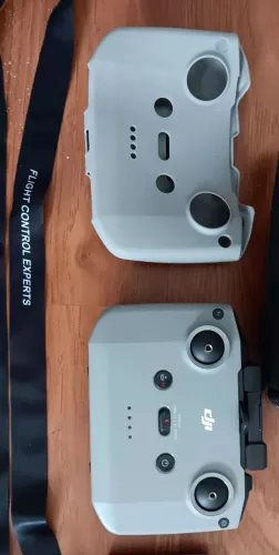 Rádio DJI Original mini 2 e 3 todos acompanha capa de proteção de silicone e suporte . 