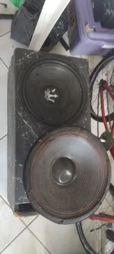 Dois alto falante mais a caixa manda reforma os dois modulo tudo pegando e as corneta tuit