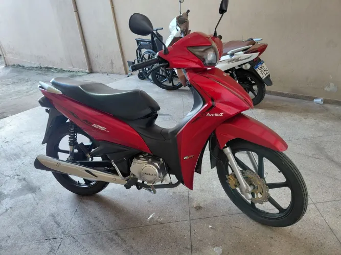 Vendo a Z1 125 cilindradas ano 2025 moto com apenas 2.000 km rodados
