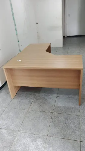 Birô, mesa de escritório.