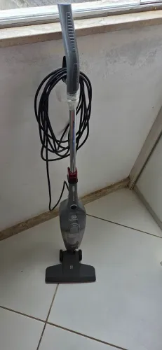Aspirador vertical Electrolux- defeito