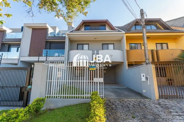 SOBRADO ENSOLARADO NA MELHOR REGIÃO DO GUABIROTUBA