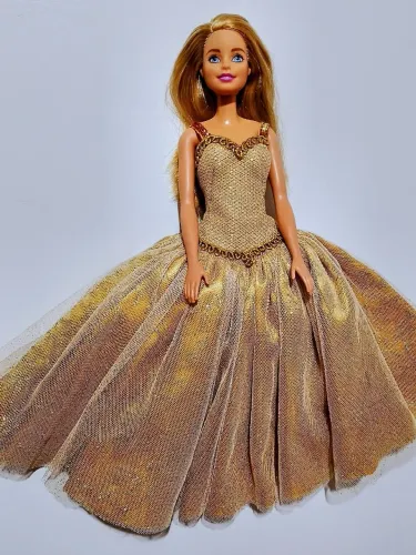 BONECA BARBIE - ESTILO VESTIDO DE LUXO DEBUTANTE.