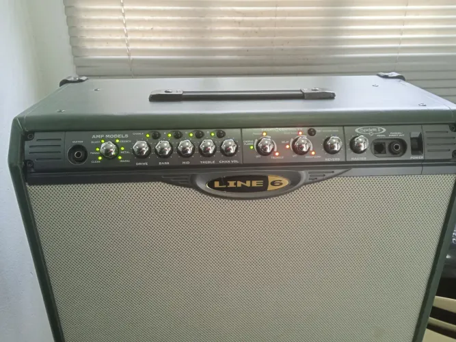 LINE 6 - Spider 2 Amplificador guitarra e modulador de som