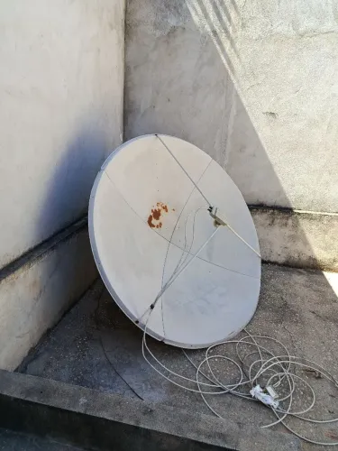 Antena SKY 1,5 m de diâmetro *, com LNB duplo. 120 R$